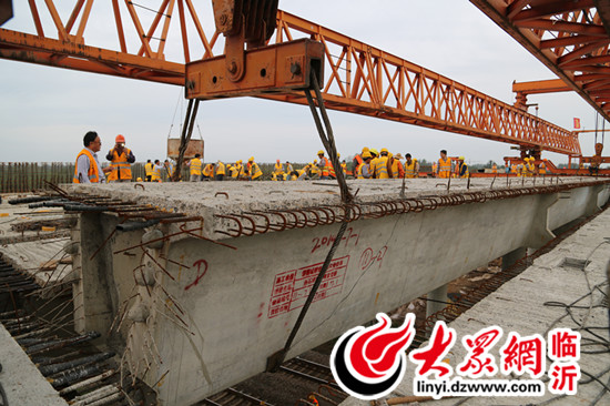 臨沂東外環(huán)關(guān)鍵性控制工程兗石公鐵立交成功合攏