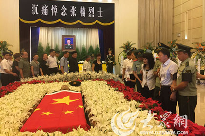 在索犧牲的張楠烈士遺體告別儀式在濟(jì)舉行