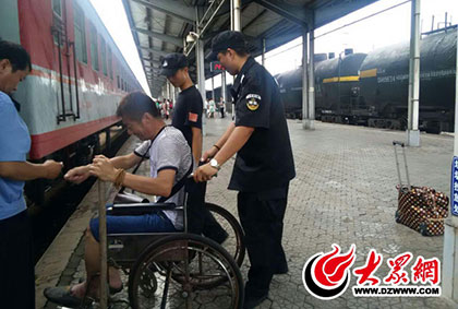 臨沂火車站派出所開展“崗位戰(zhàn)暑運(yùn) 青春助強(qiáng)局”活動(dòng)