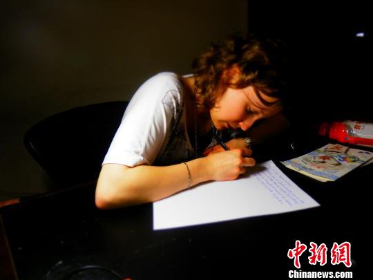 法國女孩家書：電動(dòng)自行車很神奇坐上面不用騎