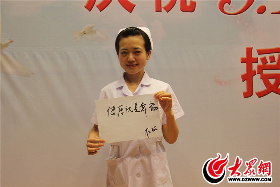 8臨沂市人民醫(yī)院大樓手術(shù)室護(hù)士，杜玫，27歲，從事護(hù)理工作4年。.JPG